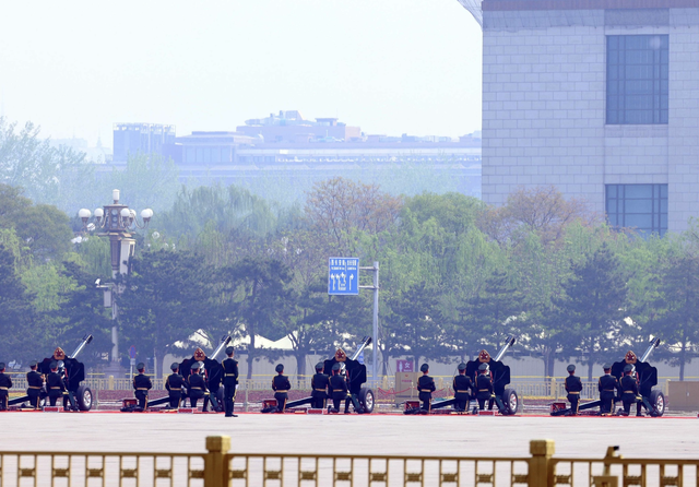 Vietnam Party General Secretary, State President To Lam receives grand state welcome in China - Ảnh 3.