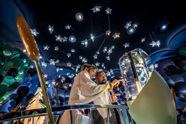 Geneva watch fair set to show conflict's effect on luxury sector- Ảnh 3.