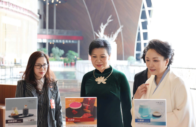 Vietnamese, Chinese First Ladies highlight cultural exchange during Beijing meeting - Ảnh 2.