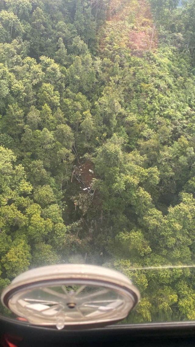 Eight people killed in helicopter crash in Indonesia's West Kalimantan, authorities say- Ảnh 1.