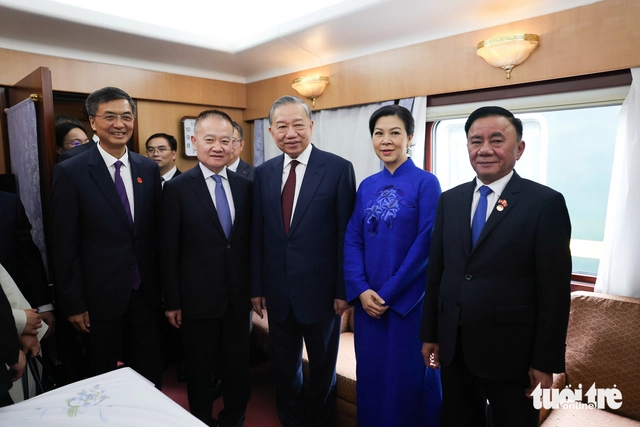Vietnam’s Party chief, State President To Lam returns by train after successful state visit to China- Ảnh 1.