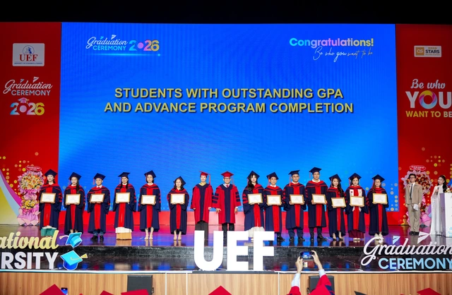 100% sinh viên UEF tốt nghiệp đạt chuẩn ngoại ngữ quốc tế  - Ảnh 1.