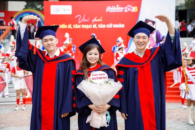 100% sinh viên UEF tốt nghiệp đạt chuẩn ngoại ngữ quốc tế  - Ảnh 2.