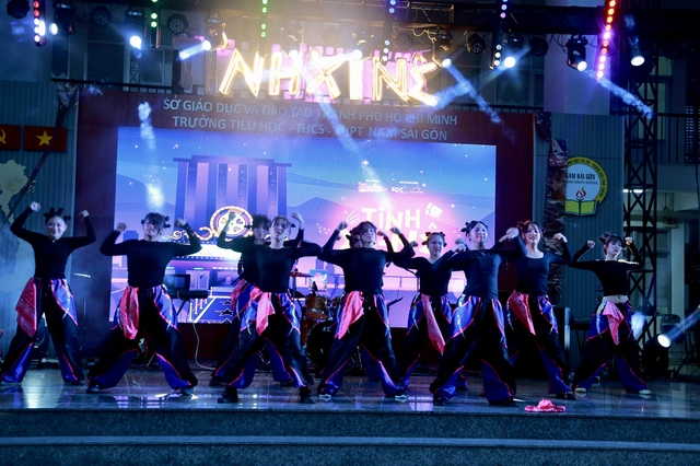 Học sinh Trường THPT Nam Sài Gòn tổ chức đêm nhạc gây quỹ cho lớp học tình thương- Ảnh 8.