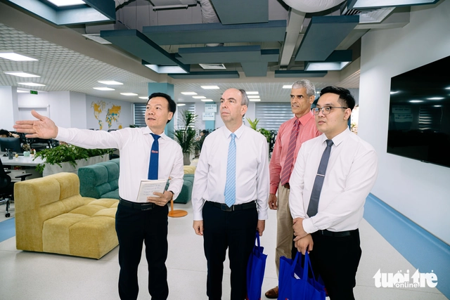 Cuba ambassador seeks stronger media ties during visit to Vietnam’s Tuoi Tre - Ảnh 7.