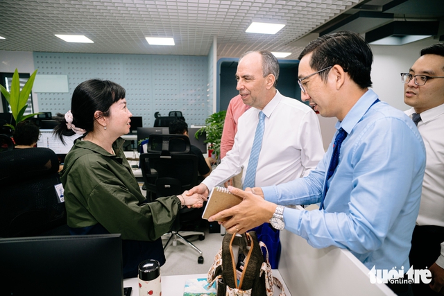 Cuba ambassador seeks stronger media ties during visit to Vietnam’s Tuoi Tre - Ảnh 8.