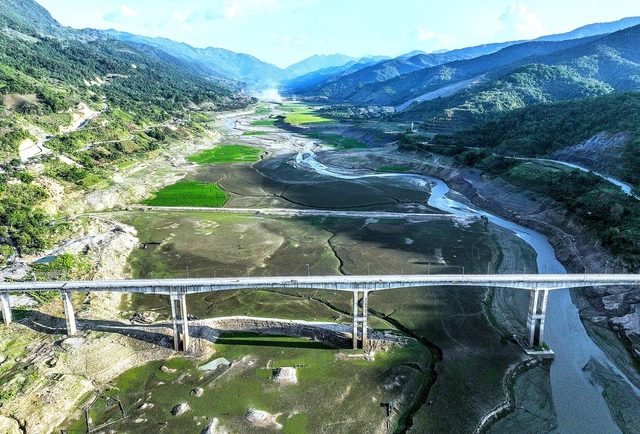 Vietnam warns of strong El Nino risk, potential drought, water shortages- Ảnh 1.