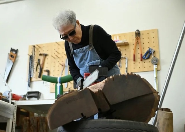 South Korea's chainsaw artist carves a name for herself at 91- Ảnh 1.