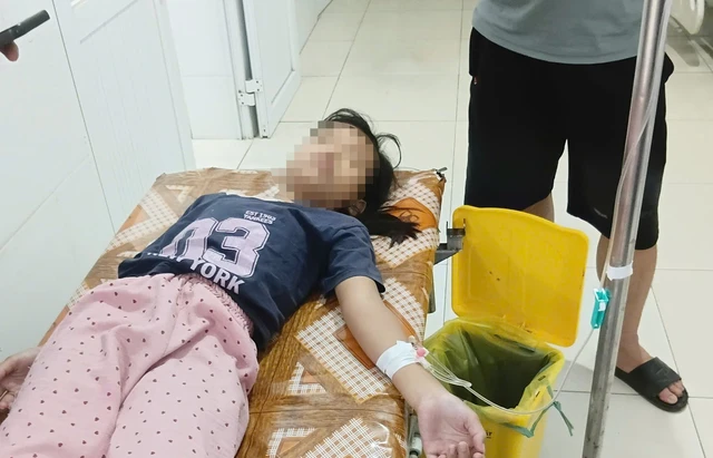 Over 20 hospitalized after eating ‘banh mi’ in north-central Vietnam- Ảnh 1.