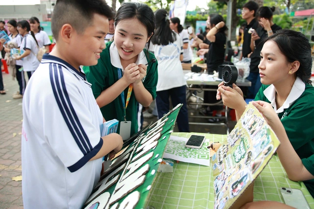 Ngày hội trải nghiệm Trường THPT Nguyễn Hữu Cầu giải đáp băn khoăn chọn trường cho teen- Ảnh 7.