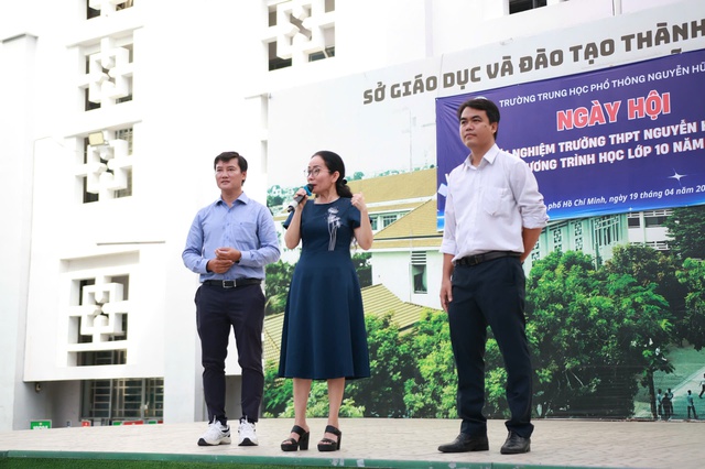 Ngày hội trải nghiệm Trường THPT Nguyễn Hữu Cầu giải đáp băn khoăn chọn trường cho teen- Ảnh 2.