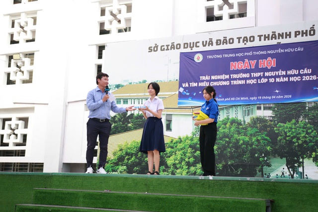 Ngày hội trải nghiệm Trường THPT Nguyễn Hữu Cầu giải đáp băn khoăn chọn trường cho teen- Ảnh 4.