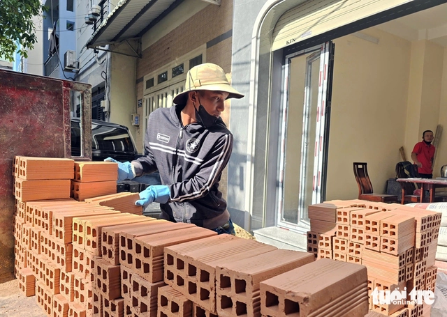 In Ho Chi Minh City, soaring material costs stall homebuilding dreams- Ảnh 4.