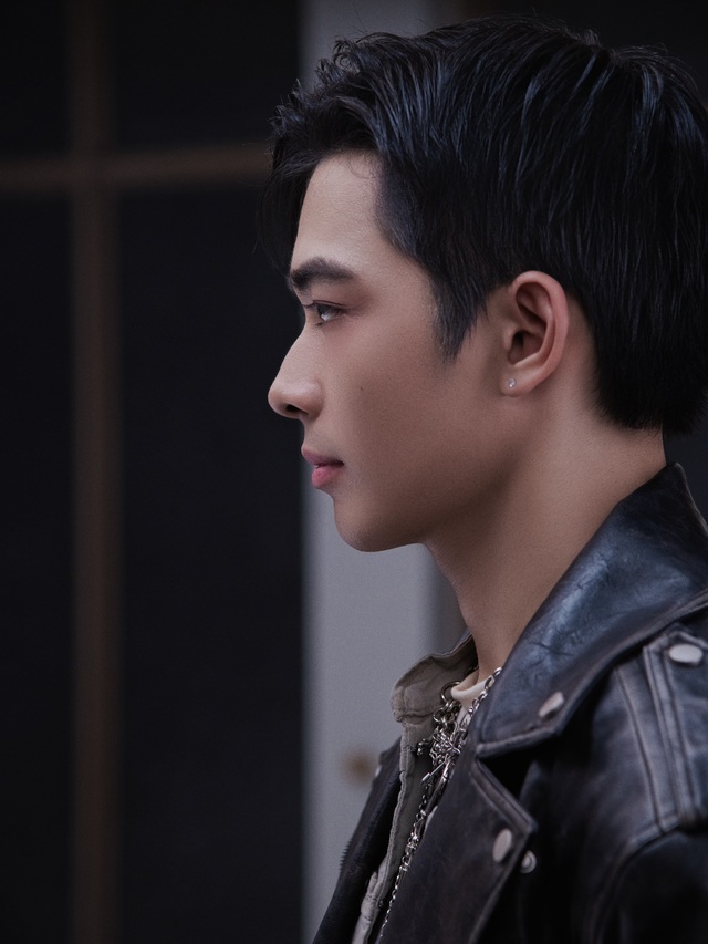 Vừa tung poster, fan đã ‘đào’ ra danh tính anh trai Philippines: Vũ Thảo My bắt tay trưởng nhóm BGYO trong MV mới - Ảnh 2.