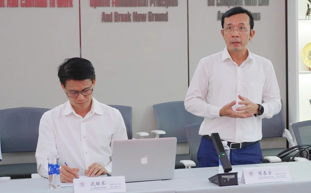 Chinese firms ramp up high-tech investment in Vietnam as capital flows accelerate - Ảnh 2.