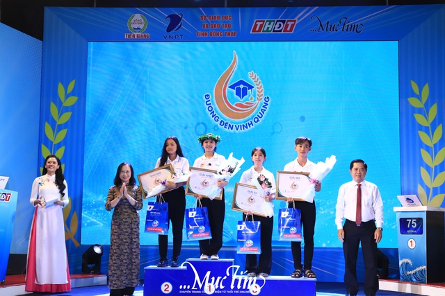 Cô MC đa tài Trường THPT Chu Văn An giành chiến thắng Đường đến vinh quang- Ảnh 1.
