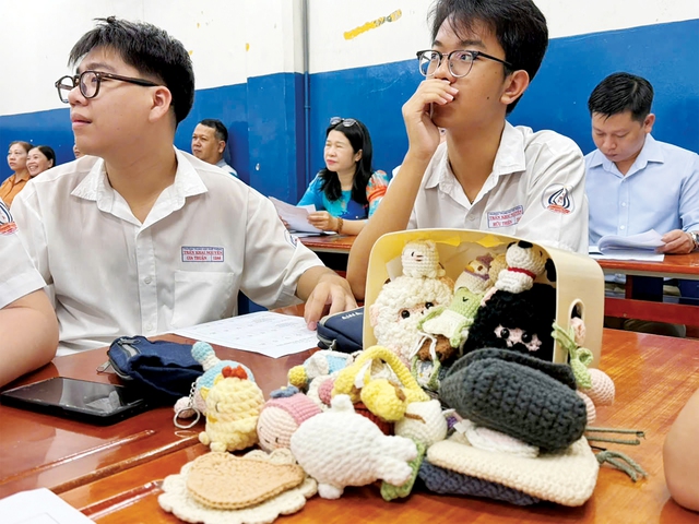 Teen đan len, bán trà sữa... cùng xây dựng kế hoạch tài chính - Ảnh 2.