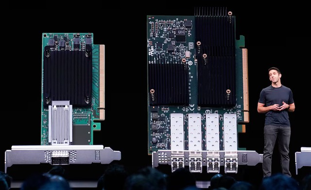 Apple turns to hardware veteran Ternus as CEO to succeed Cook in AI age - Ảnh 2.