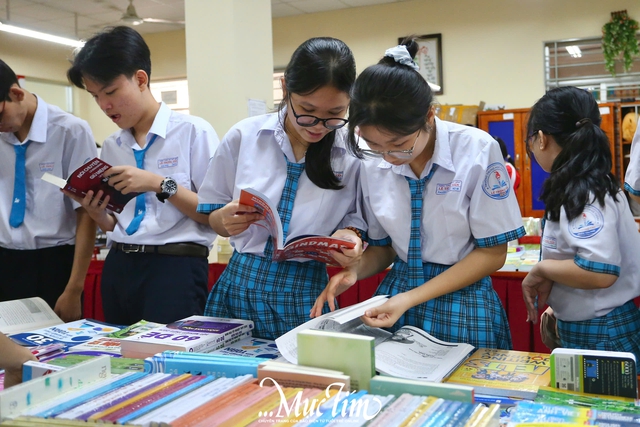 Lan tỏa niềm vui đọc sách từ hội sách học đường Trường THPT Lê Trọng Tấn - Ảnh 3.
