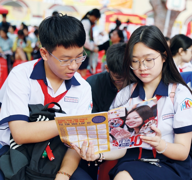 Chọn trường lớp 10 có cần giữ khoảng cách 10km từ nhà? - Ảnh 1.