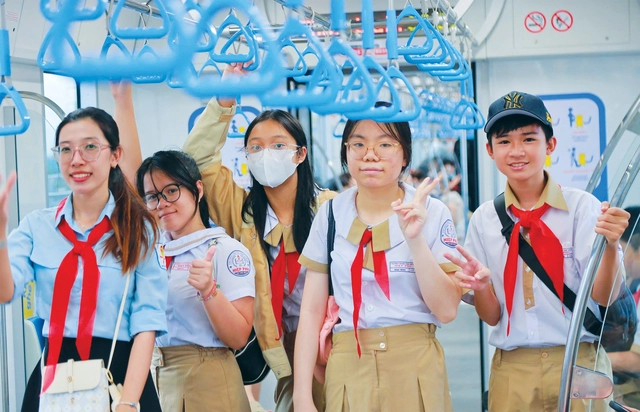 Tổng phụ trách Đội Trường THCS Hiệp Phú biến sân trường thành "Con đường lịch sử" - Ảnh 3.