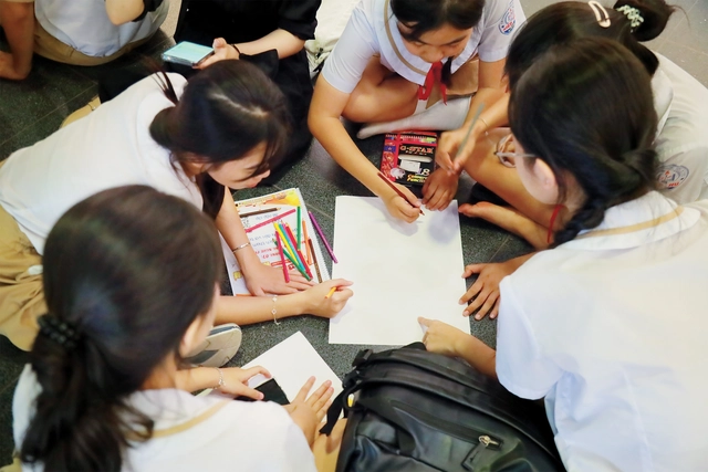 Tổng phụ trách Đội Trường THCS Hiệp Phú biến sân trường thành "Con đường lịch sử" - Ảnh 4.