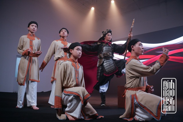 NSƯT Võ Minh Lâm thể hiện niềm tự hào dân tộc qua ca khúc Ánh sao Việt Nam- Ảnh 4.