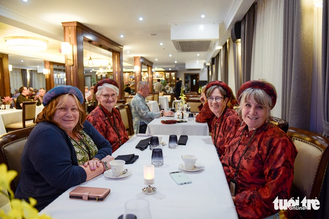 Senior friends from Australia explore Vietnam’s top destinations, local cuisine - Ảnh 1.
