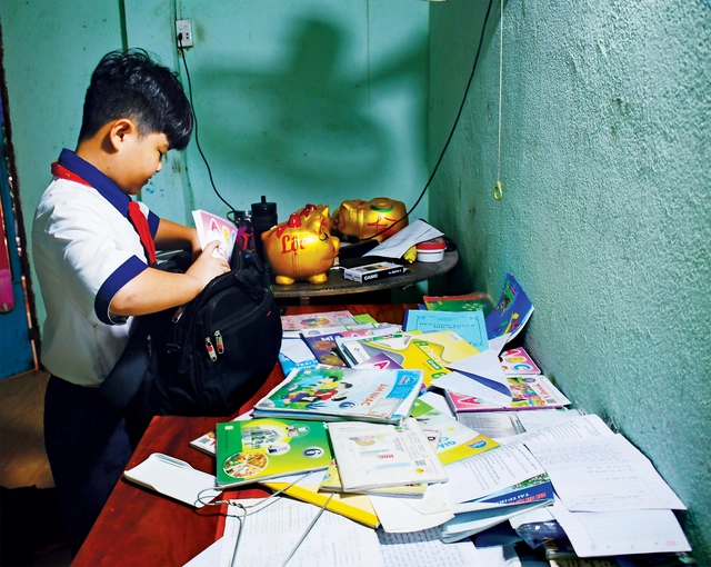 Khi học trò "đạp gió, rẽ sóng" đến trường - Ảnh 3.