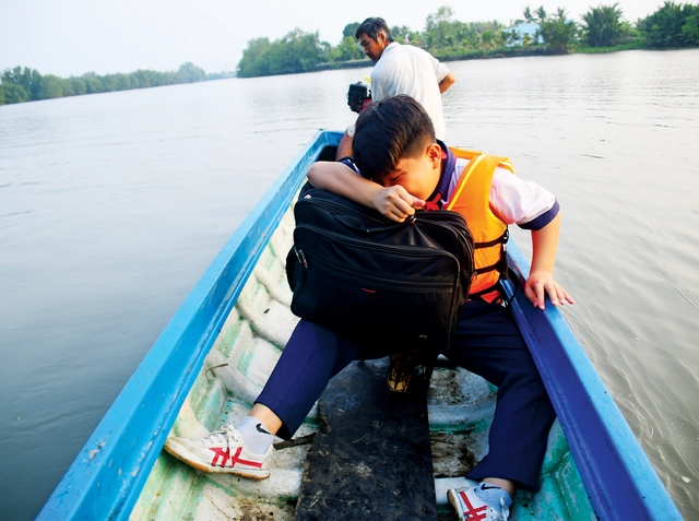 Khi học trò "đạp gió, rẽ sóng" đến trường - Ảnh 4.