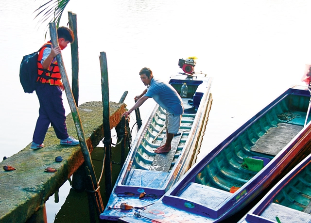 Khi học trò "đạp gió, rẽ sóng" đến trường - Ảnh 5.