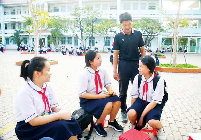 Khi học trò "đạp gió, rẽ sóng" đến trường - Ảnh 8.