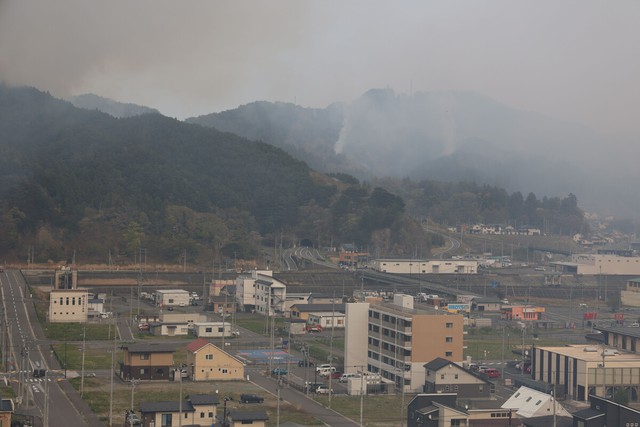 Forest fires continue in northeastern Japan town- Ảnh 1.