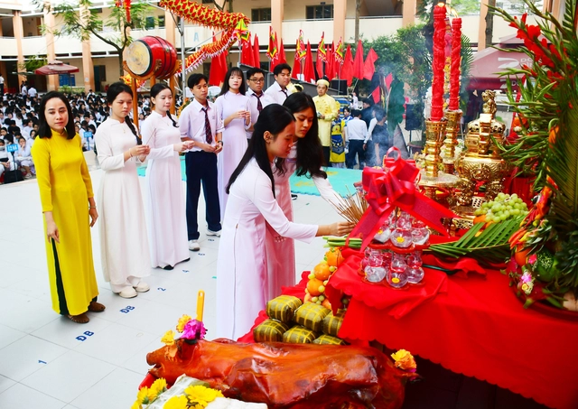 Trường THPT Tân Túc đạt chuẩn quốc gia mức độ 2- Ảnh 3.