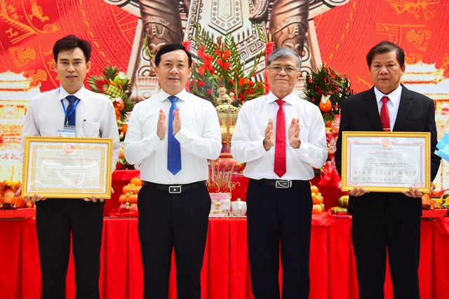 Trường THPT Tân Túc đạt chuẩn quốc gia mức độ 2- Ảnh 4.