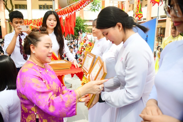 Trường THPT Tân Túc đạt chuẩn quốc gia mức độ 2- Ảnh 7.