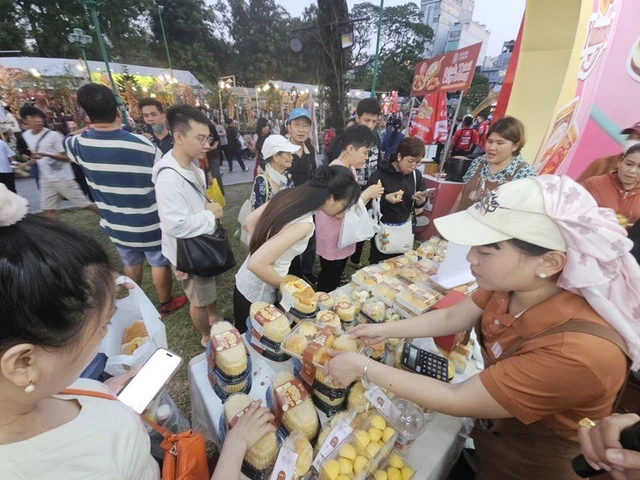 Vietnamese Banh Mi Festival 2026 draws flock of visitors in Ho Chi Minh City- Ảnh 2.