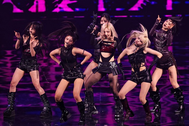 Jisoo tỏa sáng tại Cannes, BIGBANG hé lộ tour diễn kỷ niệm 20 năm ra mắt- Ảnh 4.