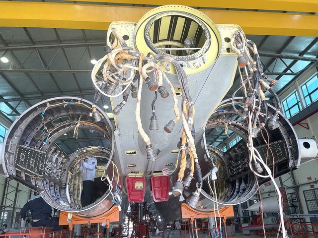 Technicians maintaining Vietnam’s fighter jets regarded as ‘national assets’- Ảnh 1.