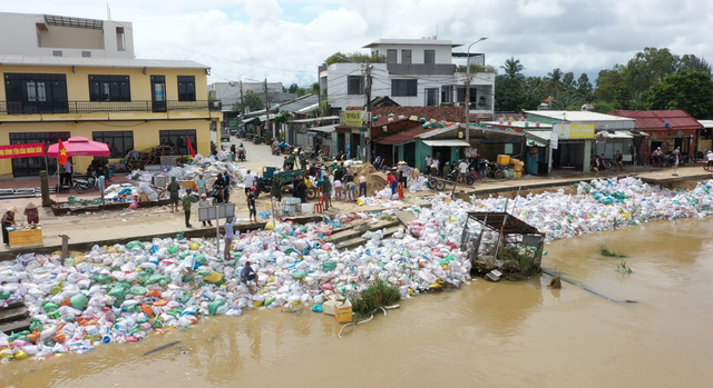 Da Nang orders $19mn emergency embankment project to curb erosion - Ảnh 1.