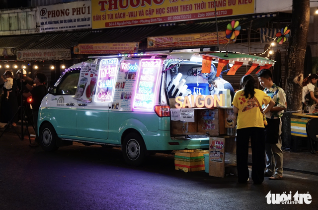 Ho Chi Minh City officially opens Cho Lon night quarter- Ảnh 1.