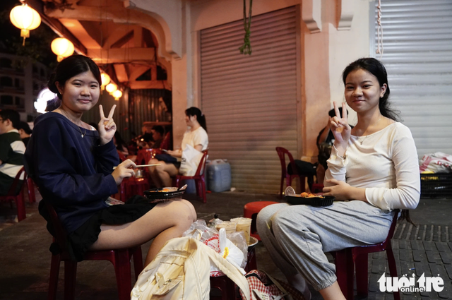 Ho Chi Minh City officially opens Cho Lon night quarter- Ảnh 2.