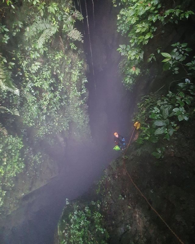Vietnam finds 26 new caves in Phong Nha-Ke Bang, including 4.2-km cavern - Ảnh 2.