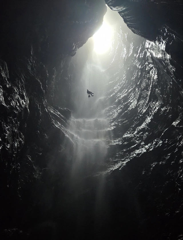 Vietnam finds 26 new caves in Phong Nha-Ke Bang, including 4.2-km cavern - Ảnh 3.