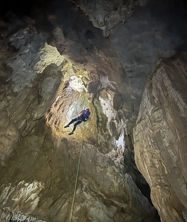 Vietnam finds 26 new caves in Phong Nha-Ke Bang, including 4.2-km cavern - Ảnh 6.