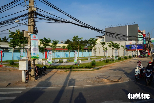 Ho Chi Minh City opens 1,400-sqm park at Thu Duc intersection - Ảnh 4.