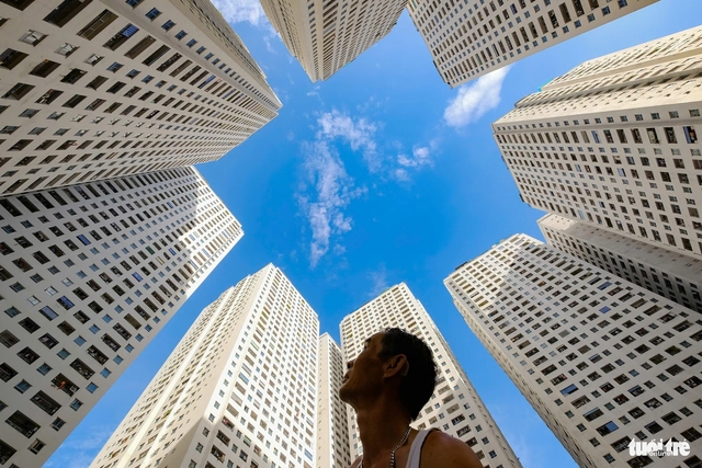 Hanoi apartment prices outpace Ho Chi Minh City as transactions fall: ministry - Ảnh 1.