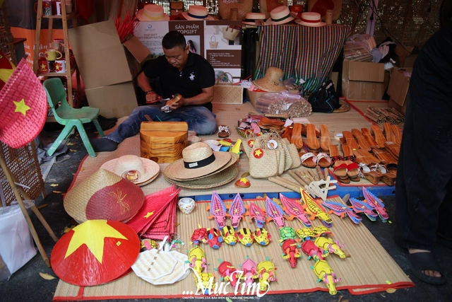 Ghé Thảo cầm viên, thử làm gốm, làm bánh tại Lễ hội Sắc màu Văn hóa- Ảnh 9.