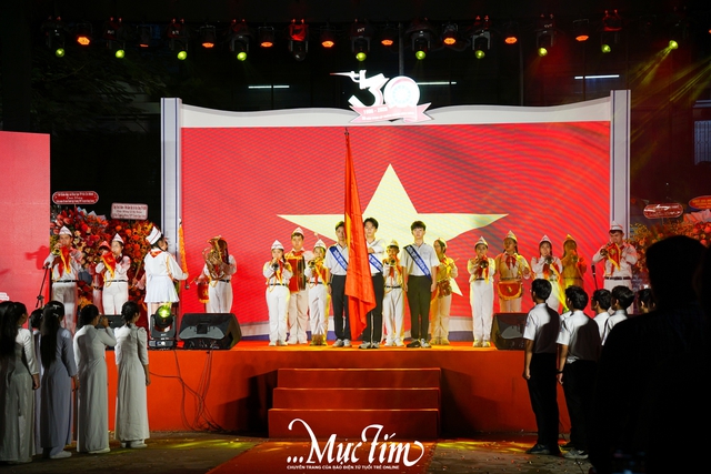 Ba thập kỷ đầy tự hào của thầy và trò Trường THPT chuyên Hùng Vương - Ảnh 2.