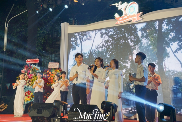 Ba thập kỷ đầy tự hào của thầy và trò Trường THPT chuyên Hùng Vương - Ảnh 5.